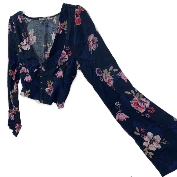 Wild Fable V-Neck Long Sleeve Floral Crop Top Size XS NWOT - Picture 3 of 5